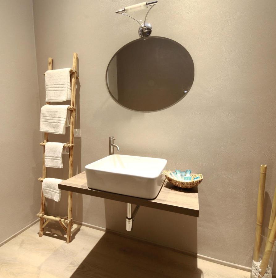 Acquachiara Iseo Deluxe Bed & Breakfast Iseo Center With Garden And Parking Inside Foresteria Exterior photo